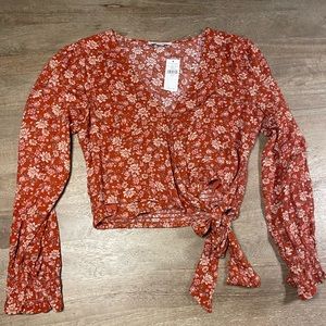 American Eagle Floral Cropped Blouse